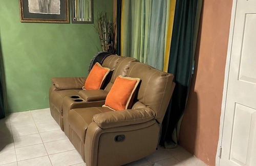 Greenwood House | Charming 3-bedroom house with WiFi and AC in lovely Greenwood.