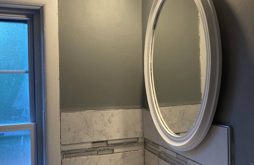 Garfield Heights House | CHARMING 3-BEDROOM HOUSE/A ROOM FOR RENT, with WiFi, AC in lovely Cleveland.