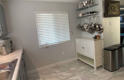 Corvallis House | Charming 3-bedroom house close to campus, hospital, and fun WiFi, AC, fireplace