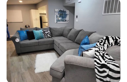 Downtown Las Vegas House | Charming 3-bedroom house with pool WiFi and AC in awesome Las Vegas. Enjoy