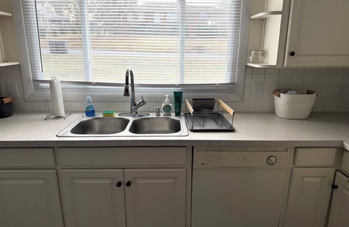 Lynchburg House | Charming 3-bedroom house in Lynchburg- 8min to LU/4min to UL
