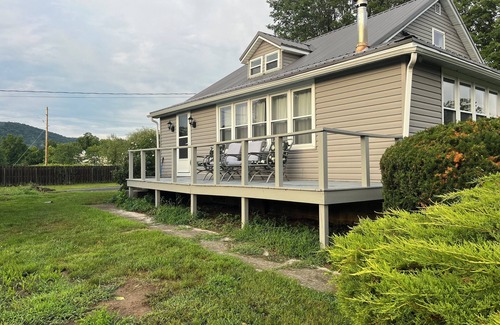 Mattawana House | Charming 3-bedroom house in McVeytown with AC and WiFi