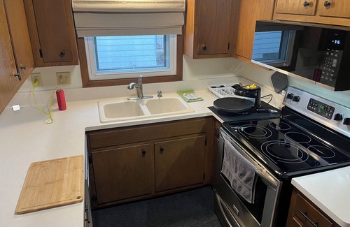 Milwaukee House | Charming 3-bedroom house with WiFi, AC in lovely Bay View