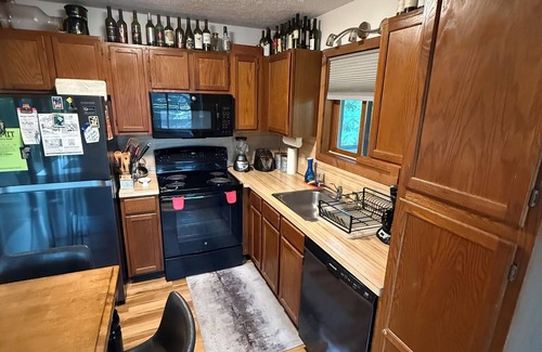 Bushkill House | Charming 3-bedroom house in Saw Creek private Community in the Poconos.