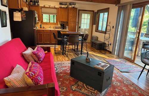 Bushkill House | Charming 3-bedroom house in Saw Creek private Community in the Poconos.