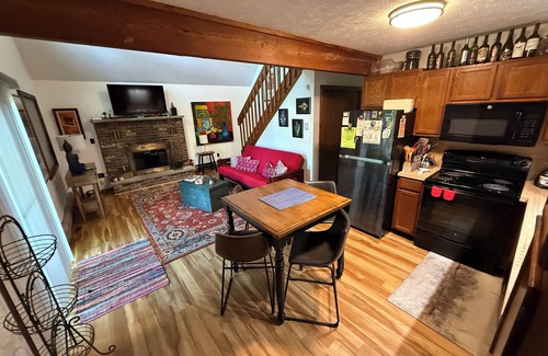 Bushkill House | Charming 3-bedroom house in Saw Creek private Community in the Poconos.
