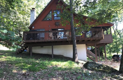 Bushkill House | Charming 3-bedroom house in Saw Creek private Community in the Poconos.