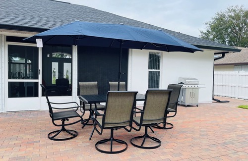 Sebastian House | Charming 3-bedroom house with WiFi, AC in wonderful Sebastian