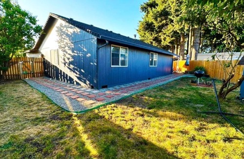 Orchards House | Charming 3- bedroom house with WiFi and AC in delightful Vancouver