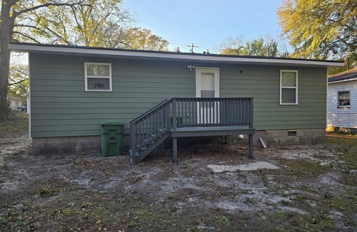 Florence House | Charming 3-bedroom home in Florence nea downtown, McLeod and MUSC hospitals.
