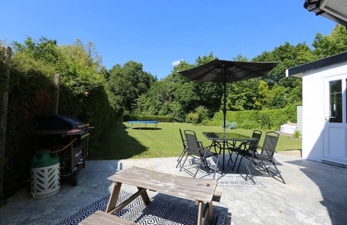Horley House | Charming 3-Bedroom Home with Large Garden