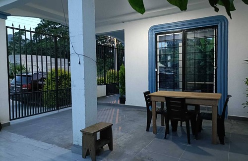 Aldea de Peru House | Charming 3-bedroom house with AC and WiFi in La Ceiba pet friendly home