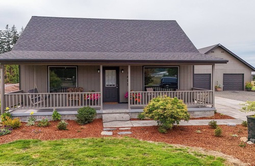 Centralia - Chehalis House | Charming 3-bedroom house in peaceful Chehalis, less than 1 mile from I-5.