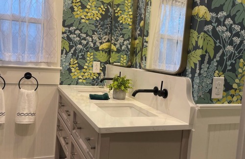 Columbia House | Charming 3-bedroom house with AC, WiFi in beautiful Columbia
