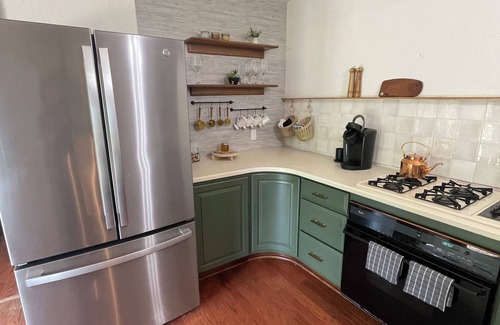 Granbury House | Charming 3-bedroom house with AC and WiFi in Granbury with a beautiful lake view