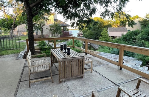 Granbury House | Charming 3-bedroom house with AC and WiFi in Granbury with a beautiful lake view