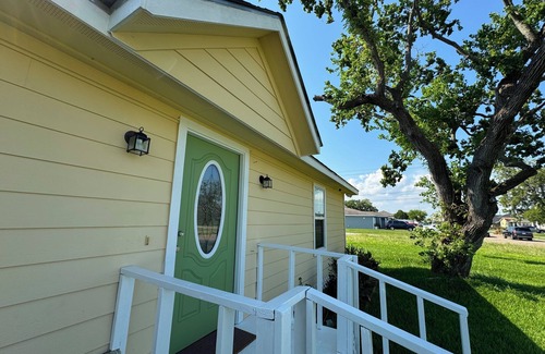 La Porte House | Charming 3-bedroom house with AC and WiFi in La Porte