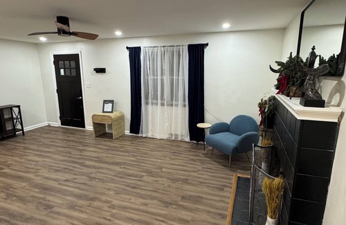 Loveland House | Charming 3-bedroom house -WiFi, game room, office and 4 seasons room in Loveland