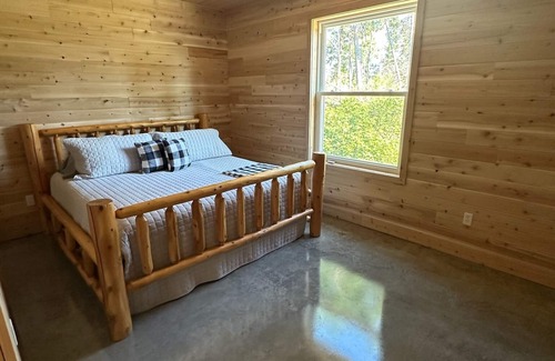 Kincheloe House | Charming 3-bedroom house with AC and WiFi in Pickford