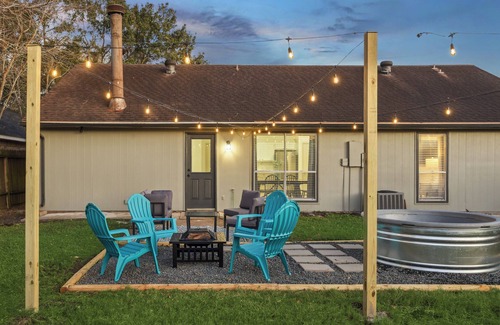 Richmond House | Charming 3-bedroom house in delightful Richmond with WiFi, AC and Cowboy Pool