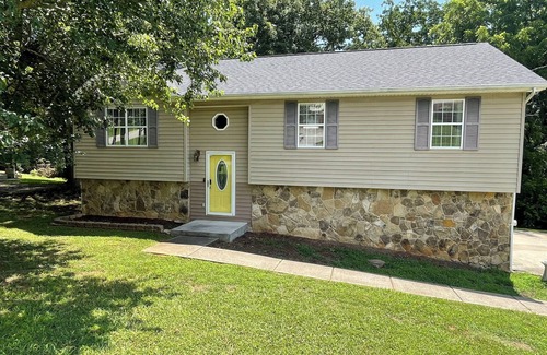 Ringgold House | Charming 3-bedroom house with WiFi and AC in Ringgold