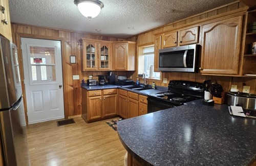 Sinclair House | Charming 3-bedroom house in wonderful Sinclair with WiFi, AC