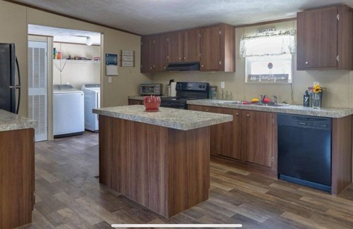 Bristow House | Charming 3-bedroom house with WiFi and AC in Pleasant Bristow