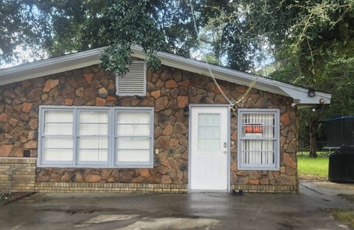 Eastman House | Charming 3-bedroom house with WiFi, AC in Eastman