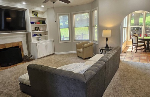 Hickory House | Charming 3-bedroom house with WiFi, AC in serene Hickory