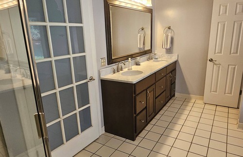 Hickory House | Charming 3-bedroom house with WiFi, AC in serene Hickory