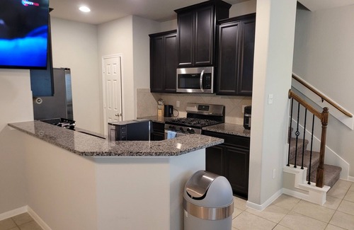 Southeast Houston House | Charming 3-bedroom house located less than 10-20mins Hobby Airport NRG and TMG.
