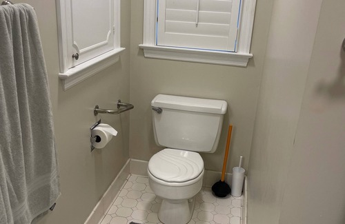 Kinston House | Charming 3-bedroom house in fantastic Kinston with WiFi, AC