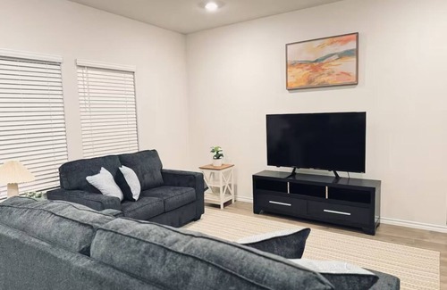 Sherman House | Charming 3-bedroom house with AC and WiFi in pleasant Sherman