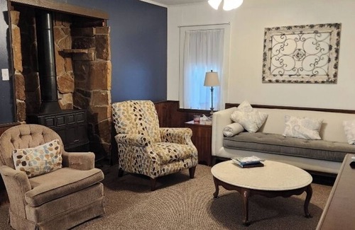 Sturgis House | Charming 3-bedroom house in a country setting with WiFi