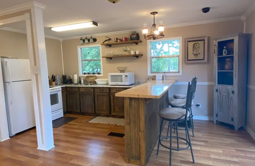 Trinity House | Charming 3-bedroom house with WiFi, AC in tranquil Trinity