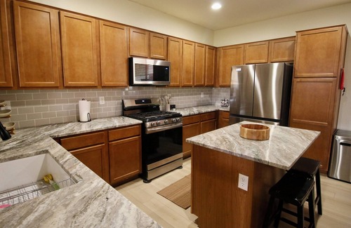 Waddell House | Charming 3-bedroom house with office, pool and gym in beautiful Waddell