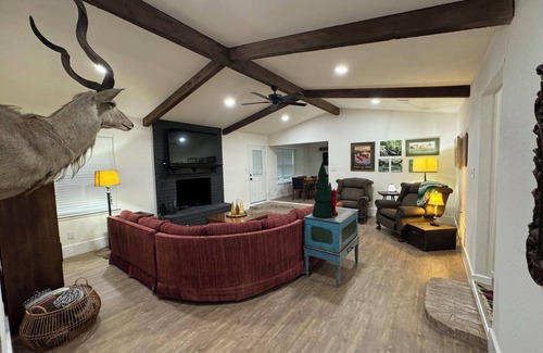 Woodway House | Charming 3-bedroom house with WiFi and AC in Woodway