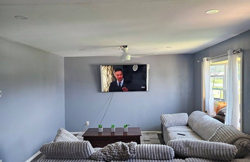 Westmoreland House | Charming 3-bedroom house in enchanting Westmoreland 8 miles from Turning Stone