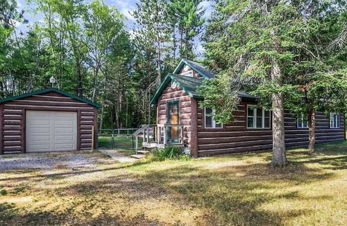 Mio House | Charming 3-bedroom house in wonderful Mio with WiFi, AC.