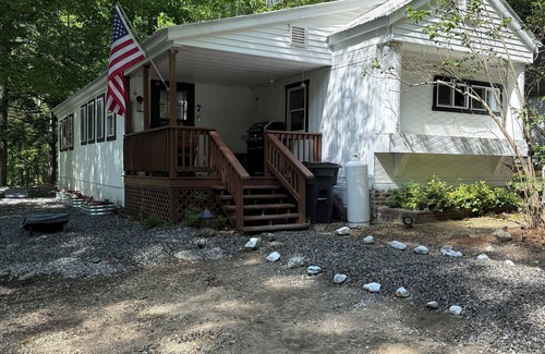 Alton House | Charming 3-bedroom house with WiFi and AC in adorable Alton