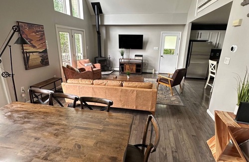 Athens House | Charming 3-bedroom house in the Catskills-Sleepy Hollow Lake community