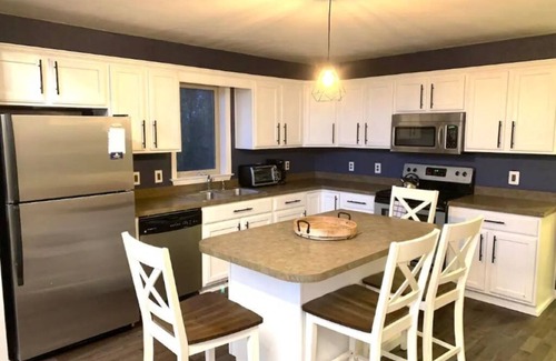Athens House | Charming 3-bedroom house in the Catskills-Sleepy Hollow Lake community