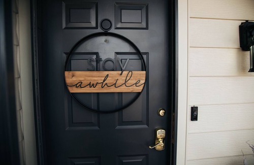 Canyon House | Charming 3-bedroom house with privacy fence backyard in quaint Canyon.
