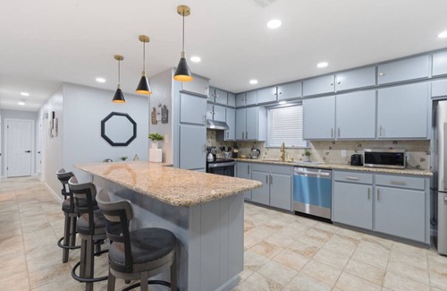 Haslet House | Charming 3-bedroom house with WiFi and AC in Haslet