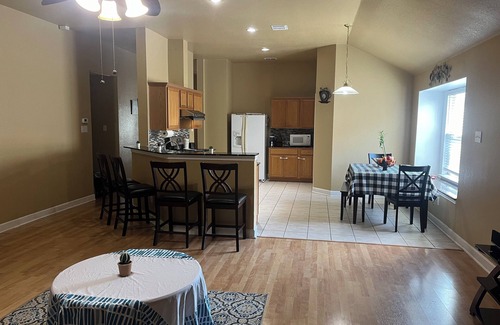 Hurst House | Charming 3-bedroom house with WiFi and fitness room in Hurst