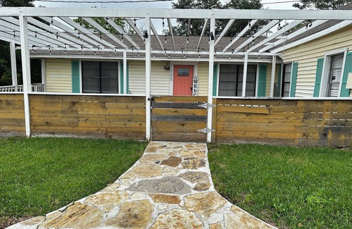 Lorena House | Charming 3-bedroom house with WiFi and AC in downtown Lorena