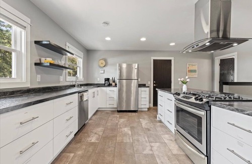 Monona House | Charming 3-bedroom house with AC and WiFi in delightful Monona.