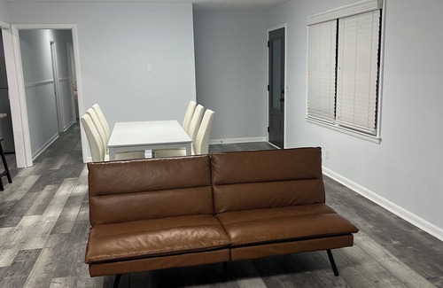 Monroe House | Charming 3-bedroom house in delightful Monroe with WiFi, AC. n