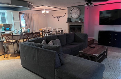 Newton House | Charming 3-bedroom house in Newton - Your Home Away From Home!