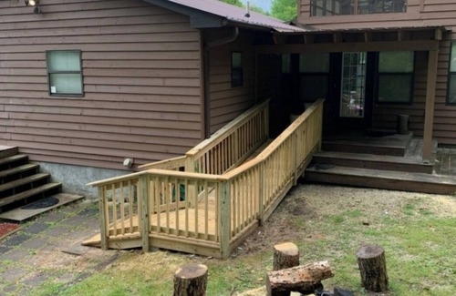 Topton House | Charming 3-bedroom house with AC and WiFi in Topton near Nantahala Forest